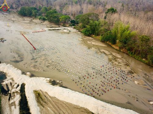 ภาพ No.63313:Photo Story  มหัศจรรย์วัดดงดินแดง Episode 1  พิธีปลงผมนาคธรรมทายาท  ในโครงการบรรพชาอุปสมบทหมู่ ฟื้นฟูพระพุทธศาสนาทั่วไทย วัดดงดินแดง ณ ลำน้ำแม่ตื่น อ.อมก๋อย จ.เชียงใหม่ วันที่ 2 เมษายน พ.ศ. 2567