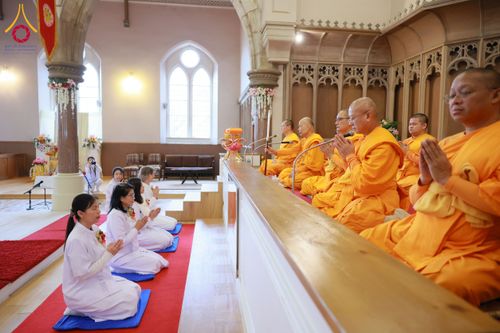 ภาพ No.172207:พิธีทอดกฐิน วัดพระธรรมกายสก็อตแลนด์ บูชาธรรม 80 ปี หลวงพ่อธัมมชโย โดยคณะศิษยานุศิษย์วัดพระธรรมกาย วันที่ 25 ตุลาคม พ.ศ. 2567