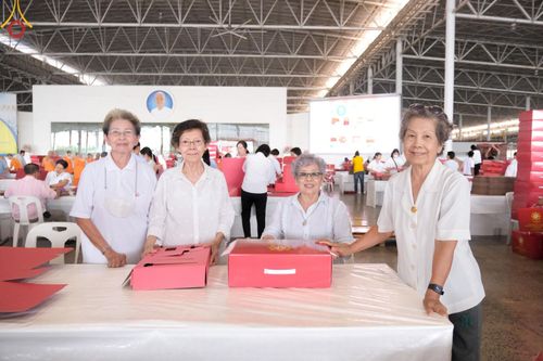 ภาพ No.210912:วันที่ 15 มีนาคม พ.ศ. 2568  บุญบรรจุกล่องไทยธรรม เพื่อถวายแด่พระสังฆาธิการ 40,000 กว่าวัดทั่วไทย ในวันคุ้มครองโลก 22 เมษายน พ.ศ. 2568