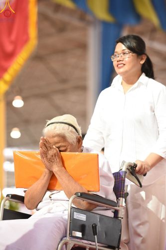 ภาพ No.160161:พิธีทอดผ้าป่าสมทบกฐินวัดพระธรรมกาย และสมทบกฐิน 30,000 วัดทั่วไทย ครั้งที่ 3 ณ สภาธรรมกายสากล วัดพระธรรมกาย วันพฤหัสบดีที่ 10 ตุลาคม พ.ศ. 2567