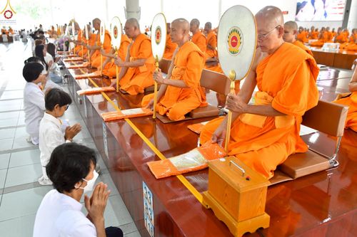 ภาพ No.229716:วันที่ 25 มิถุนายน พ.ศ. 2568 (แรม 15 ค่ำ เดือน 7) พิธีบุพเปตพลี ครั้งที่ 166 ร่วมอุทิศบุญแด่หมู่ญาติที่ล่วงลับไปแล้ว และสืบทอดอายุพระพุทธศาสนา ณ หอฉันคุณยายอาจารย์ฯ วัดพระธรรมกาย