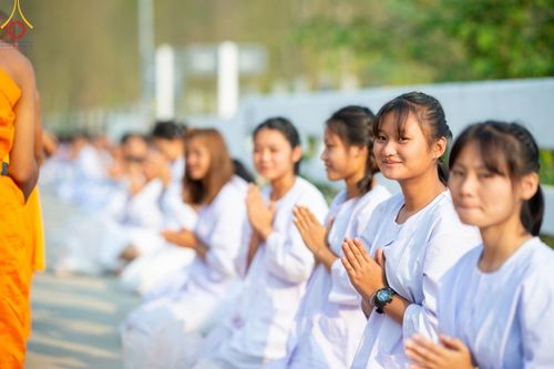 ภาพ No.62289:Photo Story  มหัศจรรย์วัดดงดินแดง Episode 4 กิจกรรมตักบาตรฉลองพระ-เณรกว่า 500 รูป