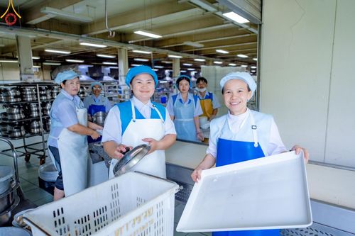 ภาพ No.182378:พิธีถวายภัตตาหารเมนูสวรรค์ "เพื่อการบรรลุธรรม" วันเสาร์ที่ 14 ธันวาคม พ.ศ. 2567 ณ หอฉันคุณยายอาจารย์ฯ วัดพระธรรมกาย