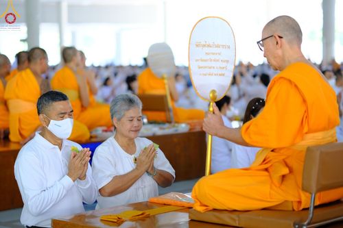 ภาพ No.205720:พิธีสวดพระพุทธมนต์ และถวายภัตตาหารเมนูสวรรค์แด่พระภิกษุ สามเณร วันจันทร์ที่ 3 กุมภาพันธ์ พ.ศ. 2568 ณ หอฉันคุณยายอาจารย์ฯ วัดพระธรรมกาย