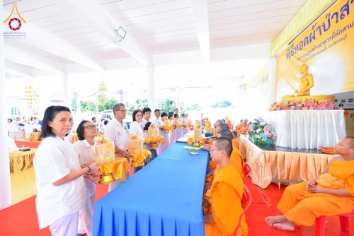 ภาพ No.313065:วันเสาร์ที่ 28 กุมภาพันธ์  พ.ศ. 2569 พิธีทอดผ้าป่าสามัคคีเพื่อสร้างอาคารที่พักสามเณร ณ ศูนย์ปฏิบัติธรรมสวนผึ้ง จ.ราชบุรี