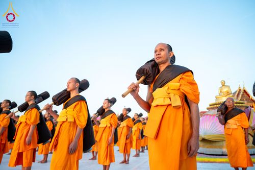 ภาพ No.294670:วันอาทิตย์ที่ 14 ธันวาคม พ.ศ.2568 พระธรรมยาตราปฏิบัติธรรมและถ่ายภาพหมู่ประวัติศาสตร์ ณ วัดสองพี่น้อง ต.ต้นตาล อ.สองพี่น้อง จ.สุพรรณบุรี ในโครงการธรรมยาตรา กตัญญูบูชา มหาปูชนียาจารย์ พระมงคลเทพมุนี(สด จนฺทสโร) พระผู้ปราบมาร อนุสรณ์สถาน 7 แห่ง ปีที่ 14