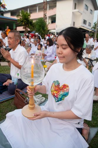 ภาพ No.297061:วันที่ 17 มกราคม พ.ศ. 2569 พิธีจุดประทีปถวายเป็นพุทธบูชา และบูชาธรรมมหาปูชนียาจารย์ (ภาพชุดที่ 2) ณ วัดโบสถ์บน ต.บางคูเวียง จ.นนทบุรี อนุสรณ์สถานลำดับที่ 4 สถานที่เกิดด้วยกายธรรม ในโครงการธรรมยาตรา กตัญญูบูชา มหาปูชนียาจารย์ พระมงคลเทพมุนี(สด จนฺทสโร) พร