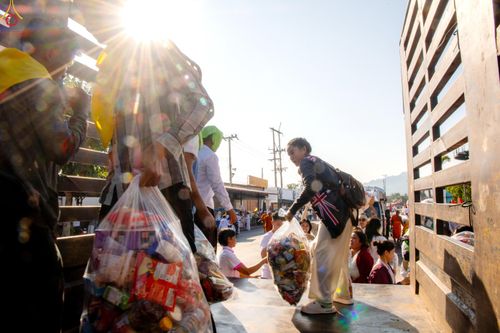 ภาพ No.282501:วันที่ 19 -20 ธันวาคม พ.ศ.2568 เบื้องหลังความสำเร็จ ของการจัดงานตักบาตร พระ 10,000 รูป Skywalk กาญจนบุรี