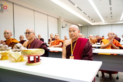 ภาพ No.325569:วันที่ 24 เมษายน พ.ศ.2569 หลวงพ่อทัตตชีโว รองเจ้าอาวาสวัดพระธรรมกาย ถวายการต้อนรับและปฏิสันถารคณะสงฆ์เมียนมาร์