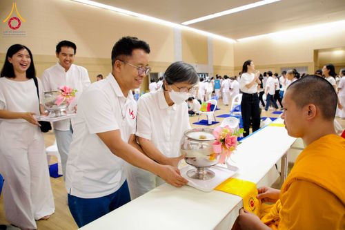 ภาพ No.310739:วันอาทิตย์ที่ 22 กุมภาพันธ์ พ.ศ. 2569 พิธีถวายโคมมาฆประทีป ณ ห้องแก้วสารพัดนึก 2 วัดพระธรรมกาย จ.ปทุมธานี