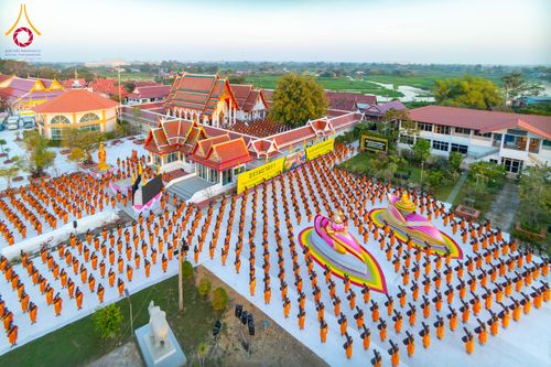 ภาพ No.294659:วันอาทิตย์ที่ 14 ธันวาคม พ.ศ.2568 พระธรรมยาตราปฏิบัติธรรมและถ่ายภาพหมู่ประวัติศาสตร์ ณ วัดสองพี่น้อง ต.ต้นตาล อ.สองพี่น้อง จ.สุพรรณบุรี ในโครงการธรรมยาตรา กตัญญูบูชา มหาปูชนียาจารย์ พระมงคลเทพมุนี(สด จนฺทสโร) พระผู้ปราบมาร อนุสรณ์สถาน 7 แห่ง ปีที่ 14