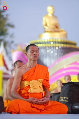 ภาพ No.294568:วันอาทิตย์ที่ 14 ธันวาคม พ.ศ.2568 พระธรรมยาตราปฏิบัติธรรมและถ่ายภาพหมู่ประวัติศาสตร์ ณ วัดสองพี่น้อง ต.ต้นตาล อ.สองพี่น้อง จ.สุพรรณบุรี ในโครงการธรรมยาตรา กตัญญูบูชา มหาปูชนียาจารย์ พระมงคลเทพมุนี(สด จนฺทสโร) พระผู้ปราบมาร อนุสรณ์สถาน 7 แห่ง ปีที่ 14