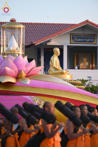 ภาพ No.294682:วันอาทิตย์ที่ 14 ธันวาคม พ.ศ.2568 พระธรรมยาตราปฏิบัติธรรมและถ่ายภาพหมู่ประวัติศาสตร์ ณ วัดสองพี่น้อง ต.ต้นตาล อ.สองพี่น้อง จ.สุพรรณบุรี ในโครงการธรรมยาตรา กตัญญูบูชา มหาปูชนียาจารย์ พระมงคลเทพมุนี(สด จนฺทสโร) พระผู้ปราบมาร อนุสรณ์สถาน 7 แห่ง ปีที่ 14