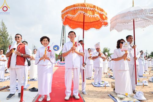 ภาพ No.327169:วันศุกร์ที่ 1 พฤษภาคม พ.ศ.2569 พิธีทอดผ้าป่า โปรยรัตนชาติ ตอกเสาเข็มมงคลต้นแรก สถาปนา “องค์พระเจดีย์เพื่อสร้างสันติภาพโลก” (แห่งแรกของภาคอีสาน) ณ ธุดงคสถานอำนาจเจริญ  อ.เมือง จ.อำนาจเจริญ