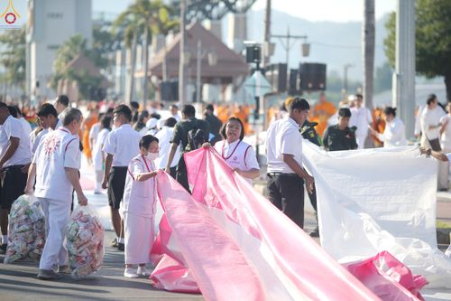 ภาพ No.282492:วันที่ 19 -20 ธันวาคม พ.ศ.2568 เบื้องหลังความสำเร็จ ของการจัดงานตักบาตร พระ 10,000 รูป Skywalk กาญจนบุรี