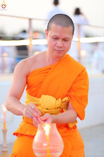 ภาพ No.302189:วันที่ 23 มกราคม พ.ศ. 2569 พิธีจุดประทีปธรรมถวายเป็นพุทธบูชา (ภาพชุดที่ 2) และบูชาธรรมมหาปูชนียาจารย์  ณ อนุสรณ์สถานลำดับที่ 5 สถานที่เผยแผ่วิชชาธรรมกายครั้งแรก อนุสรณ์สถานบางปลา วัดบางปลา อำเภอบางเลน จังหวัดนครปฐม ในโครงการธรรมยาตรา กตัญญูบูชา มหาปูชนีย