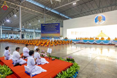 ภาพ No.308186:วันที่ 1  กุมภาพันธ์ พ.ศ. 2569 พิธีตักบาตรข้าวสารอาหารแห้ง ณ บ้านแก้วเรือนทองคุณยาย สภาธรรมกายสากล วัดพระธรรมกาย