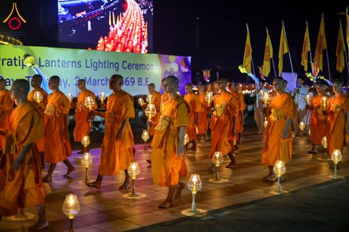 ภาพ No.312319:วันอังคารที่ 3 มีนาคม พ.ศ.2569 พิธีเวียนประทักษิณและจุดมาฆประทีป (ภาพชุดที่ 2) ณ ลานธรรมพระมหาธรรมกายเจดีย์ วัดพระธรรมกาย