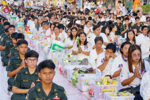 ภาพ No.313897:วันอาทิตย์ที่ 14 มีนาคม พ.ศ. 2569 ทำบุญเมืองหาดใหญ่ตักบาตรพระ 1,109 รูป เติมบุญใหญ่ หลังวิกฤตมหาอุทกภัย ณ ซุ้มประตูไชน่าทาวน์ ถนนศุภสารรังสรรค์ อ.หาดใหญ่ จ.สงขลา