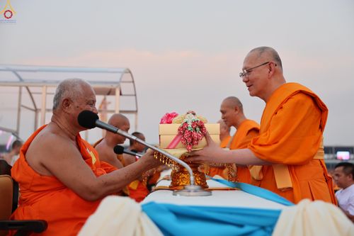 ภาพ No.324122:วันที่ 22 เมษายน พ.ศ.2569 (วันคุ้มครองโลก) พิธีถวายมหาสังฆทาน 40,000 กว่าวัดทั่วประเทศ ณ ลานธรรม พระมหาธรรมกายเจดีย์ วัดพระธรรมกาย