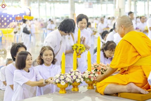ภาพ No.337773:วันอาทิตย์ต้นเดือน 5 กรกฎาคม พ.ศ.2569 พิธีตักบาตรข้าวสารอาหารแห้ง  ณ บ้านแก้วเรือนทองคุณยายฯ วัดพระธรรมกาย