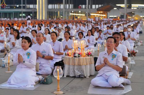 ภาพ No.307944:วันที่ 31 มกราคม พ.ศ. 2569 พิธีจุดประทีปธรรมถวายเป็นพุทธบูชา  และบูชาธรรมมหาปูชนียาจารย์ (ภาพชุดที่ 3) ณ วัดพระธรรมกาย ปทุมธานี ในโครงการธรรมยาตรา กตัญญูบูชา มหาปูชนียาจารย์ พระมงคลเทพมุนี(สด จนฺทสโร) พระผู้ปราบมาร อนุสรณ์สถาน 7 แห่ง ปีที่ 14