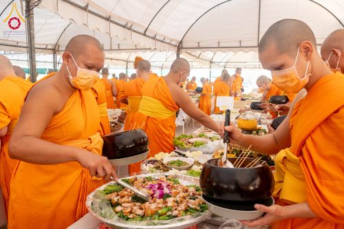 ภาพ No.297986:วันที่ 19 มกราคม พ.ศ. 2569 พิธีถวายภัตตาหารเป็นสังฆทาน แด่พระธรรมยาตรา ณ อนุสรณ์สถานบางปลา วัดบางปลา อำเภอบางเลน จังหวัดนครปฐม ในโครงการธรรมยาตรา กตัญญูบูชา มหาปูชนียาจารย์ พระมงคลเทพมุนี(สด จนฺทสโร) พระผู้ปราบมาร อนุสรณ์สถาน 7 แห่ง ปีที่ 14