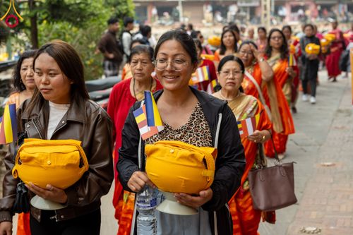 ภาพ No.313499:วันพฤหัสบดีที่ 12 มีนาคม พ.ศ. 2569 ขบวนแห่นาคธรรมทายาทในโครงการบรรพชาสามเณร 500 รูป  จาก นาคบาฮาล (Nagbahal) สู่จัตุรัสปาทัน (Patan Durbar Square) ประเทศเนปาล