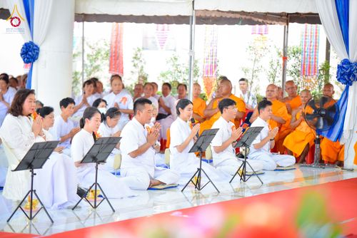 ภาพ No.327306:วันศุกร์ที่ 1 พฤษภาคม พ.ศ.2569 พิธีทอดผ้าป่า โปรยรัตนชาติ ตอกเสาเข็มมงคลต้นแรก สถาปนา “องค์พระเจดีย์เพื่อสร้างสันติภาพโลก” (แห่งแรกของภาคอีสาน) ณ ธุดงคสถานอำนาจเจริญ  อ.เมือง จ.อำนาจเจริญ