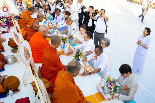 ภาพ No.311215:วันเสาร์ที่ 28 กุมภาพันธ์ พ.ศ. 2569 พิธีตักบาตรพระมหากุศล 11,250 รูป เฉลิมฉลอง 1,250 ปีศรีธรรมราชเจดีย์ สู่มรดกโลก ณ ถนนราชดำเนิน บริเวณหน้าวัดพระมหาธาตุวรมหาวิหาร อ.เมือง จ.นครศรีธรรมราช