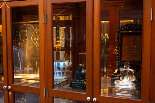 ภาพ No.201523:พิธีจุดประทีปถวายเป็นพุทธบูชา และบูชาธรรมมหาปูชนียาจารย์ ณ อาคารธรรมยาตรา กตัญญูบูชามหาปูชนียาจารย์ ตรงข้ามวัดปากน้ำภาษีเจริญ จ.กรุงเทพมหานคร ในโครงการธรรมยาตรา กตัญญูบูชา มหาปูชนียาจารย์ พระมงคลเทพมุนี(สด จนฺทสโร) พระผู้ปราบมาร อนุสรณ์สถาน 7 แห่ง