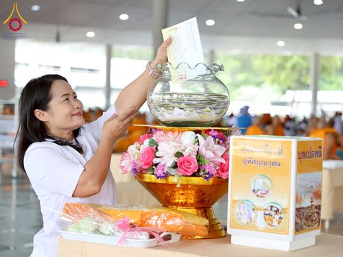 ภาพ No.271063:วันพุธที่ 20 พฤศจิกายน พ.ศ.2568 (วันพระ แรม 15 ค่ำ เดือน 12) พิธีบุพเปตพลี ครั้งที่ 173 ร่วมอุทิศบุญแด่หมู่ญาติที่ล่วงลับไปแล้ว และสืบทอดอายุพระพุทธศาสนา ณ หอฉันคุณยายอาจารย์ฯ วัดพระธรรมกาย