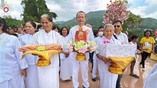 ภาพ No.182495:พิธีทอดกฐิน ณ วัดทุ่งมะกอก จ.สุพรรณบุรี  ในโครงการทอดกฐินสามัคคีทั่วไทย 30,000 วัด บูชาธรรม 80 ปี หลวงพ่อธัมมชโย โดยคณะศิษยานุศิษย์วัดพระธรรมกาย วันที่ 10 พฤศจิกายน พ.ศ. 2567