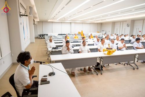 ภาพ No.222666:วันที่ 23 เมษายน พ.ศ. 2568 หลวงพ่อทัตตชีโวต้อนรับคณะสงฆ์เนปาล ณ อาคาร 100 ปี คุณยายมหารัตนอุบาสิกาจันทร์ ขนนกยูง วัดพระธรรมกาย