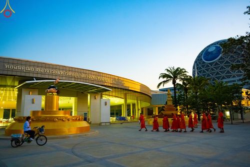 ภาพ No.184741:พิธีถวายภัตตาหารเมนูสวรรค์ "เพื่อการบรรลุธรรม" เนื่องในวาระอายุวัฒนมงคล 84 ปี หลวงพ่อทัตตชีโว วันเสาร์ที่ 21 ธันวาคม พ.ศ. 2567 ณ หอฉันคุณยายอาจารย์ฯ วัดพระธรรมกาย