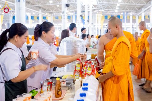 ภาพ No.237786:วันอาทิตย์ที่ 10 สิงหาคม พ.ศ. 2568 พิธีถวายไทยธรรมมุทิตาเปรียญธรรมและบาลีศึกษา ณ ห้องแก้วสารพัดนึก2 วัดพระธรรมกาย ปทุมธานี