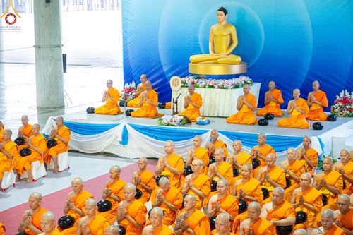ภาพ No.145685:พิธีตักบาตรฉลองพระใหม่ รุ่นเข้าพรรษา ณ วิหารคด วัดพระธรรมกาย วันเสาร์ที่ 20 กรกฎาคม พ.ศ. 2567