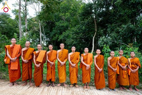 ภาพ No.173234:พิธีทอดกฐินต่างประเทศ ในนามหลวงพ่อธัมมชโย ณ วัดสิริวิเวก เพื่อถวายที่ดินส่วนขยาย 200 ไร่ แขวงจำปาสัก สปป. ลาว วันพุธที่ 30 ตุลาคม พ.ศ. 2567