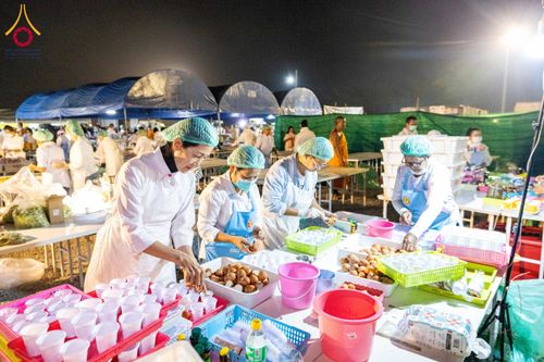 ภาพ No.201385:พิธีถวายภัตตาหารเป็นสังฆทาน แด่พระธรรมยาตรา ณ อนุสรณ์สถานบางปลา วัดบางปลา อำเภอบางเลน จังหวัดนครปฐม ในโครงการธรรมยาตรา กตัญญูบูชา มหาปูชนียาจารย์ พระมงคลเทพมุนี(สด จนฺทสโร) พระผู้ปราบมาร อนุสรณ์สถาน 7 แห่ง ปีที่ 13 วันที่ 25 มกราคม พ.ศ. 2568