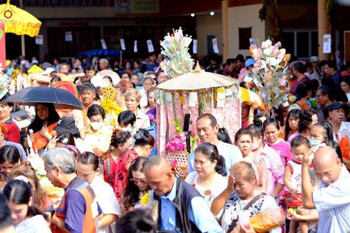 ภาพ No.257435:วันที่ 12 ตุลาคม พ.ศ. 2568 พิธีทอดกฐินสามัคคีทั่วไทย 30,000 วัด โดยคณะศิษยานุศิษย์ บูชาธรรม 81 ปี หลวงพ่อธัมมชโย ณ วัดช่องลม กรุงเทพมหานคร