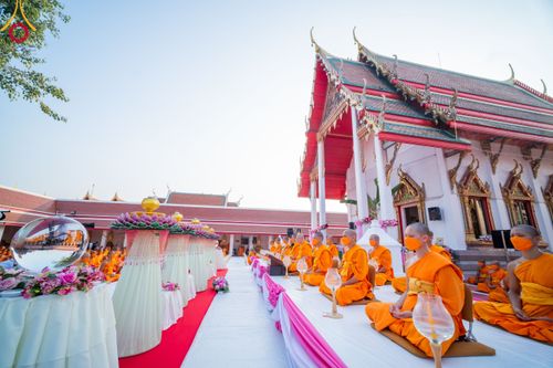 ภาพ No.111965:พิธีจุดประทีปถวายเป็นพุทธบูชา และบูชาธรรมมหาปูชนียาจารย์ พระมงคลเทพมุนี(สด จนฺทสโร) ในโครงการธรรมยาตรา กตัญญูบูชา มหาปูชนียาจารย์ พระมงคลเทพมุนี(สด จนฺทสโร) พระผู้ปราบมาร อนุสรณ์สถาน 7 แห่ง ปีที่ 12 วันที่ 14 มกราคม พ.ศ. 2567 ณ วัดสองพี่น้อง อ.สองพี่น้อง