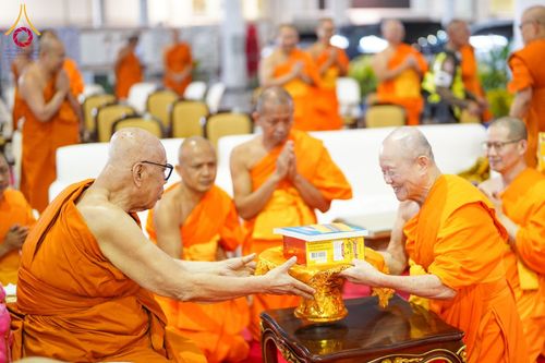 ภาพ No.185204:พิธีถวายมหาสังฆทาน 1,000 วัด ในวาระอายุวัฒนมงคล 84 ปี หลวงพ่อทัตตชีโว วันอาทิตย์ที่ 22 ธันวาคม พ.ศ. 2567 ณ สภาธรรมกายสากล วัดพระธรรมกาย