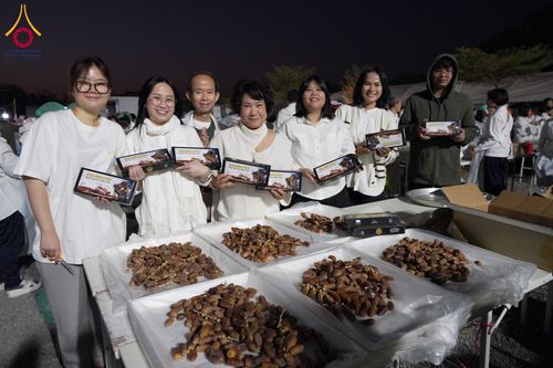 ภาพ No.196869:พิธีถวายภัตตาหารเป็นสังฆทาน แด่พระธรรมยาตรา ณ วัดโบสถ์(บน) ตำบลบางคูเวียง อำเภอบางกรวย จังหวัดนนทบุรี ในโครงการธรรมยาตรา กตัญญูบูชา มหาปูชนียาจารย์ พระมงคลเทพมุนี(สด จนฺทสโร) พระผู้ปราบมาร อนุสรณ์สถาน 7 แห่ง ปีที่ 13 วันที่ 18 มกราคม พ.ศ. 2568