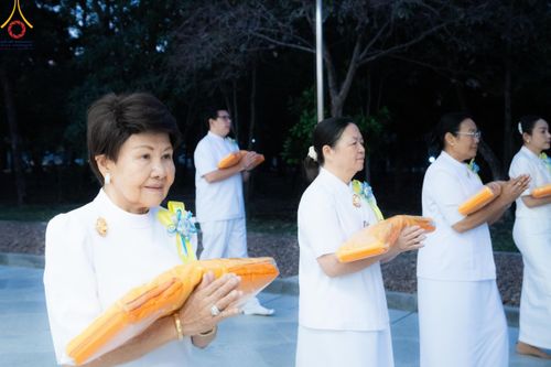 ภาพ No.199622:โครงการอุปสมบทหมู่บูชาธรรม 116 ปี คุณยายอาจารย์มหารัตนอุบาสิกาจันทร์ ขนนกยูง โครงการอุปสมบทหมู่ธรรมทายาท ระดับอุดมศึกษา รุ่นที่ 51 ภาคฤดูหนาว  ณ โบสถ์พระไตรปิฏก วัดพระธรรมกาย จ.ปทุมธานี  วันที่ 11 มกราคม พ.ศ. 2568 โดยมีพระครูปลัดรัตนวีรวัฒน์ เจ้าอาวาสวัด