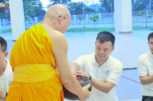 ภาพ No.223101:วันที่ 2 -10 พฤษภาคม พ.ศ. 2568 พิธีตัดปอยผม ปลงผม พิธีขอขมาลาอุปสมบทอุทิศชีวิต ของอุบาสก พิสิทธิ์ หมื่นแกล้ว  ณ วัดพระธรรมกาย