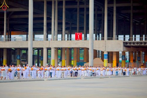 ภาพ No.214903:วันเสาร์ที่ 5 เมษายน พ.ศ. 2568 พิธีเวียนประทักษิณรอบพระมหาธรรมกายเจดีย์  พิธีวันทาเจดีย์ พิธีขอขมาและมอบผ้าไตร ในโครงการบรรพชาสามเณรฟื้นฟูพระพุทธศาสนาทั่วไทย , โครงการหน่อแก้วเปรียญธรรม รุ่นที่ 13 ,  โครงการสามเณรยุวธรรมทายาท รุ่นที่ 33 , โครงการสามเณรมั