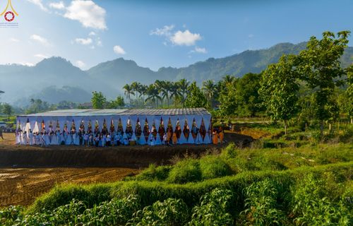 ภาพ No.104113:พิธีโปรยรัตนชาติ วางศิลาฤกษ์ สามเณรธรรมทายาทชาวอินโดนีเซียกว่า 1,000 รูป ณ มหาเจดีย์บุโรพุทโธ ประเทศอินโดนีเซีย ในวันที่ 21 ธันวาคม พ.ศ. 2566