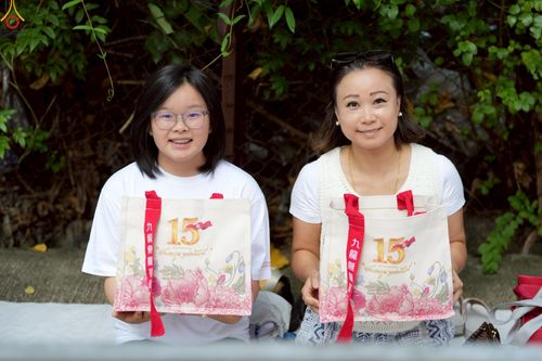 ภาพ No.233634:วันอาทิตย์ที่ 6 กรกฎาคม พ.ศ.2568 พิธีสมโภช 15 ปี วัดพระธรรมกายเกาลูน และพิธีมุทิตาสักการะเปรียญธรรม 9 ประโยค ณ วัดพระธรรมกายเกาลูน เขตปกครองพิเศษฮ่องกง สาธารณรัฐประชาชนจีน