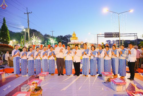 ภาพ No.106757:พิธีตักบาตรพระ ๒๐๐ รูป  "สร้างบุญใหญ่ ส่งท้ายปีเก่า ต้อนรับปีใหม่ ๒๕๖๗" วันอาทิตย์ที่ ๓๑ ธันวาคม ๒๕๖๖ ณ ถนนหน้าที่ว่าการอำเภอภูเรือ อำเภอภูเรือ จังหวัดเลย