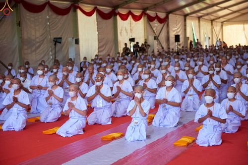 ภาพ No.67955:พิธีบรรพชาสามเณรธรรมทายาท ณ บรมพุทโธ ประเทศอินโดนีเซีย วันที่ 17 ธันวาคม พ.ศ. 2565